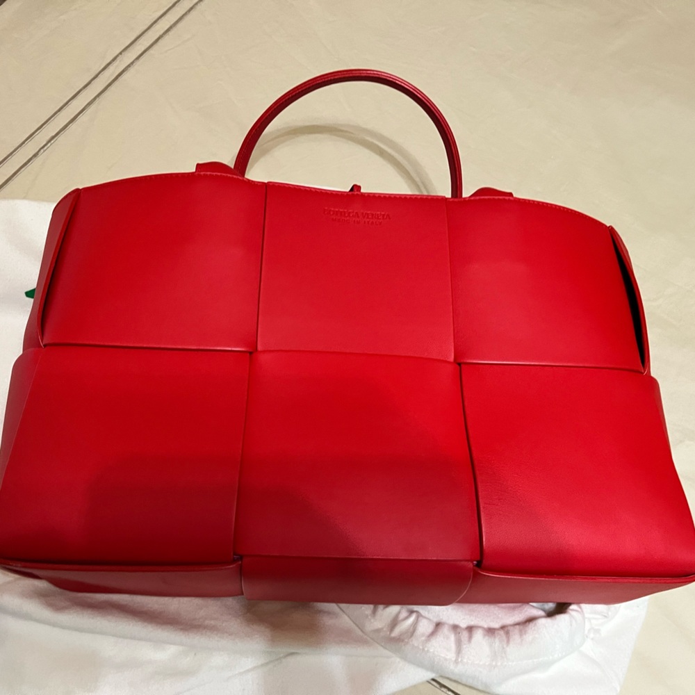 Bottega Veneta tote medium SOLD ON ANOTHER SITE!